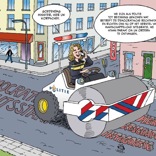 114 Gehersenspoelde Nationale Politie als machtsblok voor oorlogszuchtige politiek
